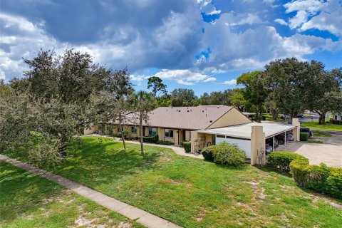 Condo in Port Richey, Florida, 2 bedrooms  № 2379001 - photo 5