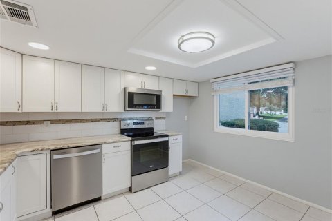 Condo in Port Richey, Florida, 2 bedrooms  № 2379001 - photo 14
