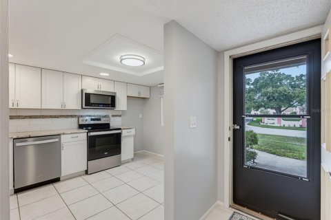Condo in Port Richey, Florida, 2 bedrooms  № 2379001 - photo 12