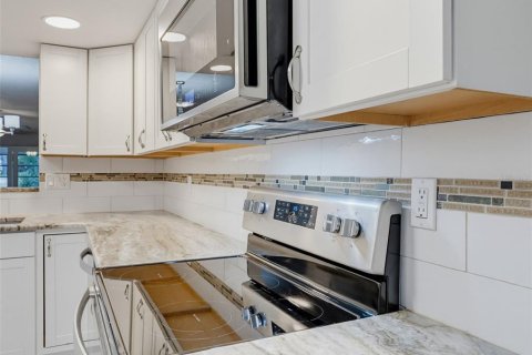 Condo in Port Richey, Florida, 2 bedrooms  № 2379001 - photo 20