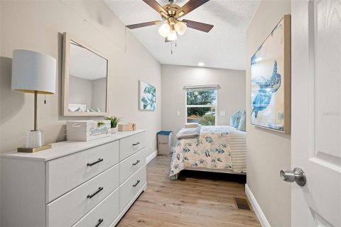 House in Palm Harbor, Florida 6 bedrooms, 317.35 sq.m. № 2394382 - photo 14