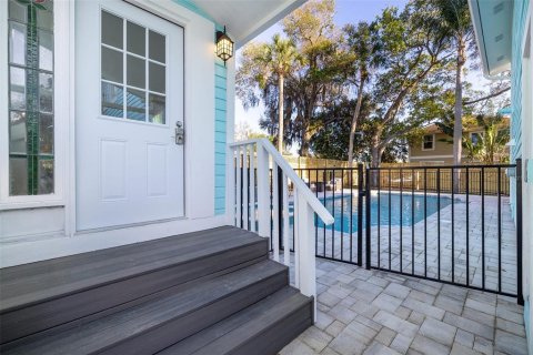 House in Palm Harbor, Florida 6 bedrooms, 317.35 sq.m. № 2394382 - photo 3
