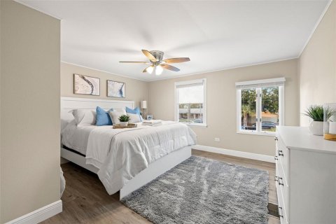 House in Palm Harbor, Florida 6 bedrooms, 317.35 sq.m. № 2394382 - photo 15