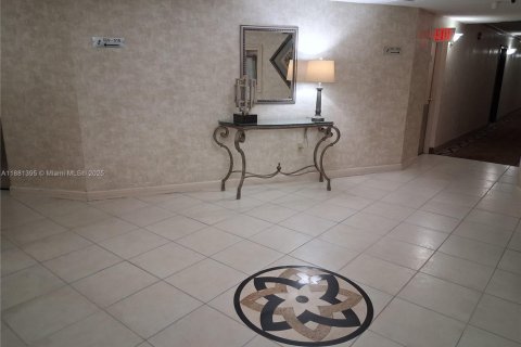Condo in Pembroke Pines, Florida, 2 bedrooms  № 2019413 - photo 5