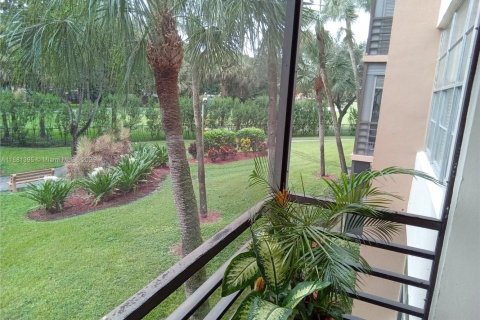 Condo in Pembroke Pines, Florida, 2 bedrooms  № 2019413 - photo 29