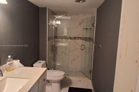 Condo in Pembroke Pines, Florida, 2 bedrooms  № 2019413 - photo 25