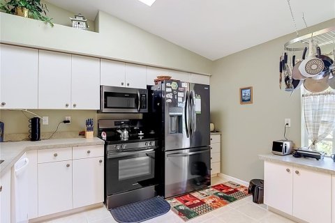 House in Hudson, Florida 2 bedrooms, 151.99 sq.m. № 2396508 - photo 5
