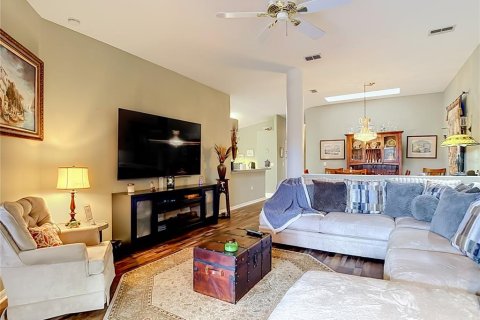 House in Hudson, Florida 2 bedrooms, 151.99 sq.m. № 2396508 - photo 12