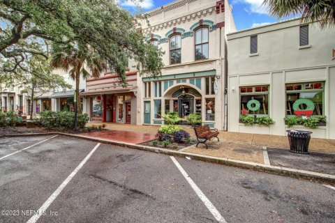 House in Fernandina Beach, Florida 1 bedroom, 225.29 sq.m. № 872957 - photo 1