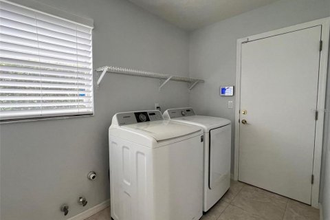 Villa ou maison à louer à Orlando, Floride: 3 chambres, 239.69 m2 № 2354390 - photo 12