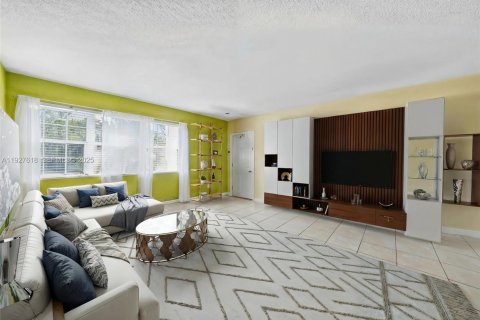 Copropriété à vendre à Pompano Beach, Floride: 2 chambres, 87.33 m2 № 1988044 - photo 3