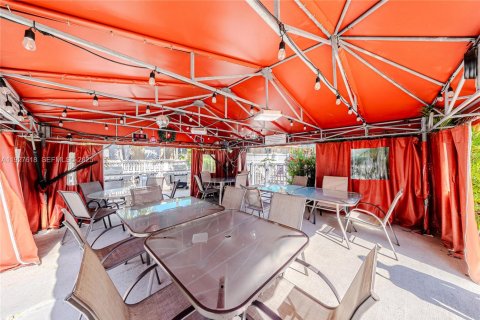 Copropriété à vendre à Pompano Beach, Floride: 2 chambres, 87.33 m2 № 1988044 - photo 16