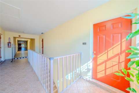 Copropriété à vendre à Pompano Beach, Floride: 2 chambres, 87.33 m2 № 1988044 - photo 13