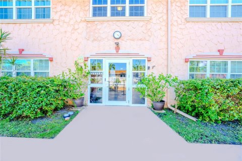 Copropriété à vendre à Pompano Beach, Floride: 2 chambres, 87.33 m2 № 1988044 - photo 10