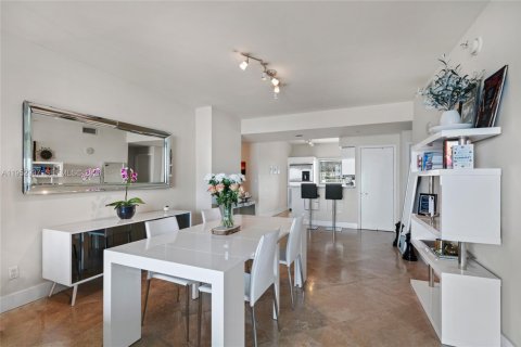 Condo in Miami, Florida, 2 bedrooms  № 2189446 - photo 7