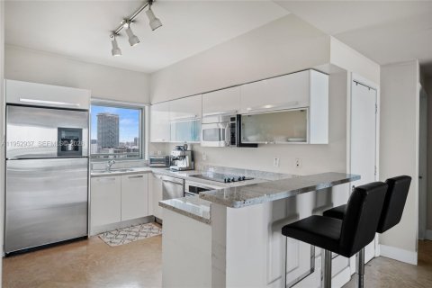 Condo in Miami, Florida, 2 bedrooms  № 2189446 - photo 9