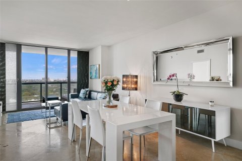 Condo in Miami, Florida, 2 bedrooms  № 2189446 - photo 3