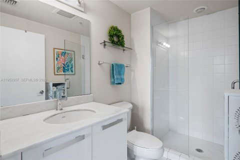Condo in Miami, Florida, 2 bedrooms  № 2189446 - photo 16