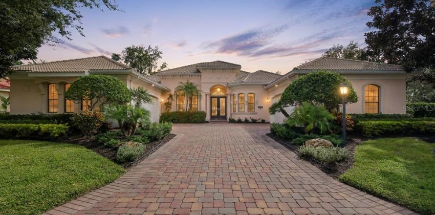 Villa ou maison à Lakewood Ranch, Floride 4 chambres, 359.62 m2 № 2437277