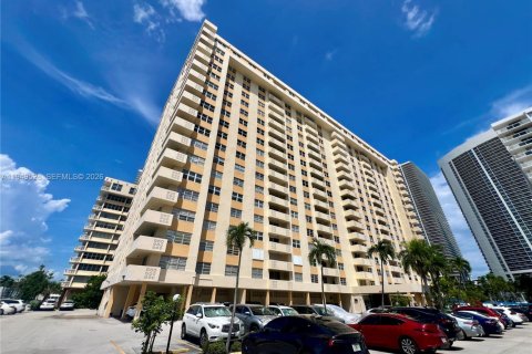 Copropriété à vendre à Hallandale Beach, Floride: 2 chambres, 102.19 m2 № 2089196 - photo 25