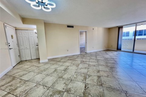 Copropriété à vendre à Hallandale Beach, Floride: 2 chambres, 102.19 m2 № 2089196 - photo 5