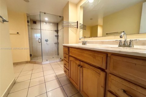 Copropriété à vendre à Hallandale Beach, Floride: 2 chambres, 102.19 m2 № 2089196 - photo 13
