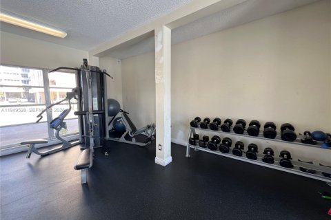 Copropriété à vendre à Hallandale Beach, Floride: 2 chambres, 102.19 m2 № 2089196 - photo 24