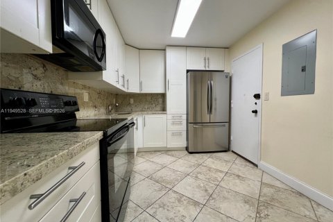 Copropriété à vendre à Hallandale Beach, Floride: 2 chambres, 102.19 m2 № 2089196 - photo 10
