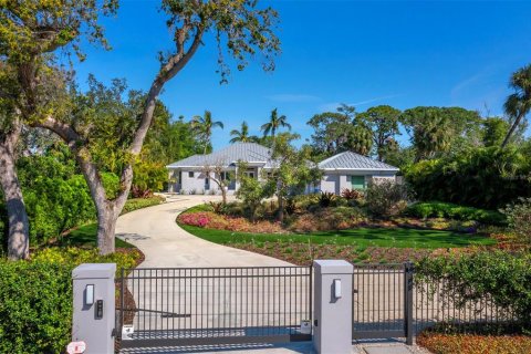 House in Sarasota, Florida 4 bedrooms, 278.43 sq.m. № 1526592 - photo 1