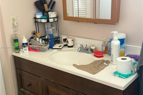 Condo in Miami, Florida, 1 bedroom № 2081806 - photo 4
