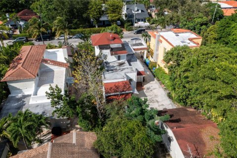 House in Miami, Florida 4 bedrooms, 189.8 sq.m. № 1946452 - photo 13