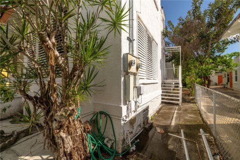 House in Miami, Florida 4 bedrooms, 189.8 sq.m. № 1946452 - photo 8
