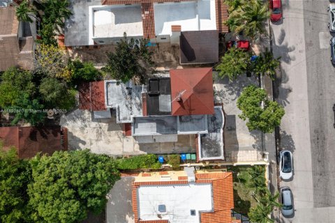House in Miami, Florida 4 bedrooms, 189.8 sq.m. № 1946452 - photo 9