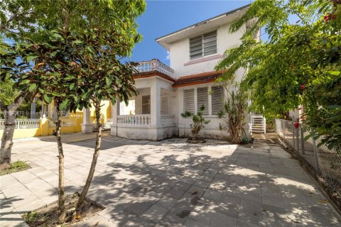 House in Miami, Florida 4 bedrooms, 189.8 sq.m. № 1946452 - photo 4
