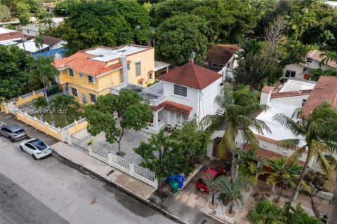 House in Miami, Florida 4 bedrooms, 189.8 sq.m. № 1946452 - photo 12