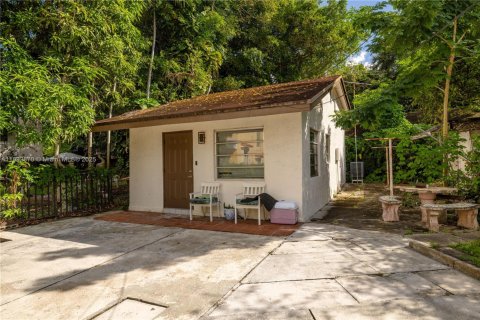 House in Miami, Florida 4 bedrooms, 189.8 sq.m. № 1946452 - photo 6
