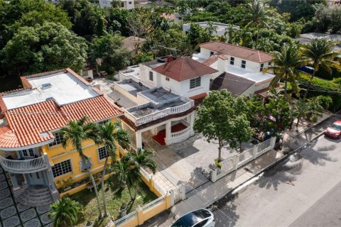 House in Miami, Florida 4 bedrooms, 189.8 sq.m. № 1946452 - photo 10