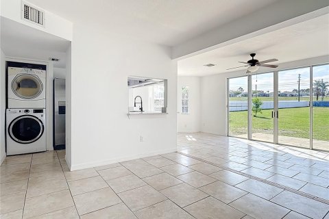Townhouse in Davenport, Florida 4 bedrooms, 175.4 sq.m. № 2148137 - photo 17