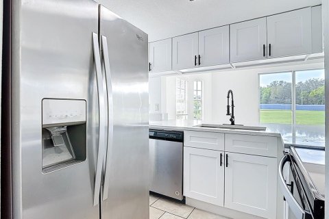 Townhouse in Davenport, Florida 4 bedrooms, 175.4 sq.m. № 2148137 - photo 10