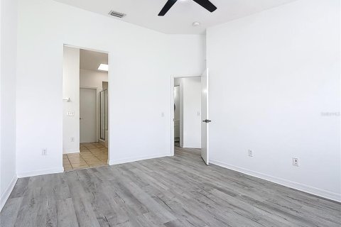 Townhouse in Davenport, Florida 4 bedrooms, 175.4 sq.m. № 2148137 - photo 28