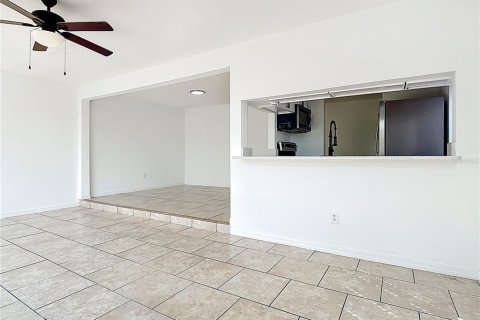 Townhouse in Davenport, Florida 4 bedrooms, 175.4 sq.m. № 2148137 - photo 23