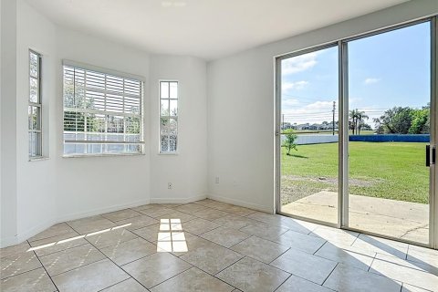 Townhouse in Davenport, Florida 4 bedrooms, 175.4 sq.m. № 2148137 - photo 20