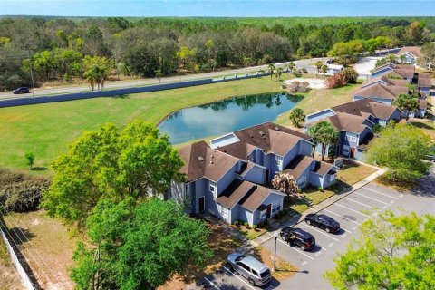 Townhouse in Davenport, Florida 4 bedrooms, 175.4 sq.m. № 2148137 - photo 3