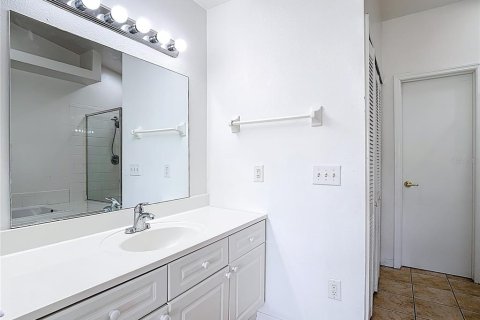 Townhouse in Davenport, Florida 4 bedrooms, 175.4 sq.m. № 2148137 - photo 29