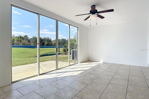 Townhouse in Davenport, Florida 4 bedrooms, 175.4 sq.m. № 2148137 - photo 24