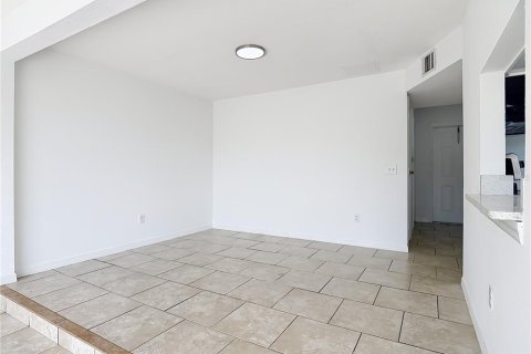 Townhouse in Davenport, Florida 4 bedrooms, 175.4 sq.m. № 2148137 - photo 19