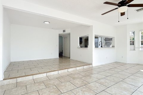 Townhouse in Davenport, Florida 4 bedrooms, 175.4 sq.m. № 2148137 - photo 21