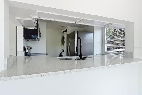 Townhouse in Davenport, Florida 4 bedrooms, 175.4 sq.m. № 2148137 - photo 16