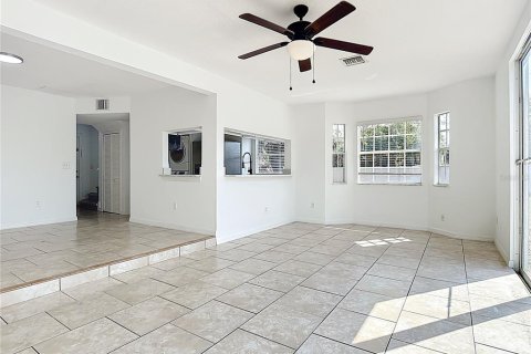 Townhouse in Davenport, Florida 4 bedrooms, 175.4 sq.m. № 2148137 - photo 22