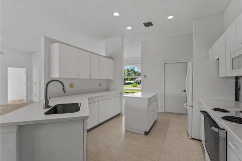 Villa ou maison à vendre à Sarasota, Floride: 3 chambres, 263.01 m2 № 2398744 - photo 18
